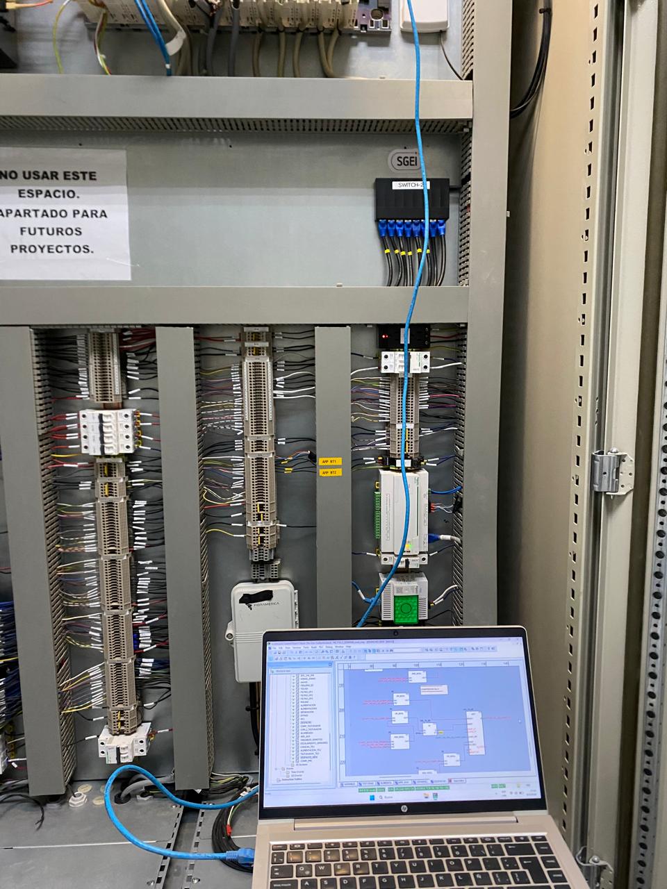 Tablero y programación de automatización industrial